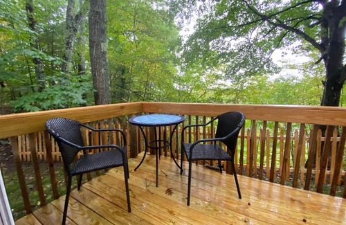 Edgecomb House | Cheerful 1 Bedroom Cottage Close to Everything 5