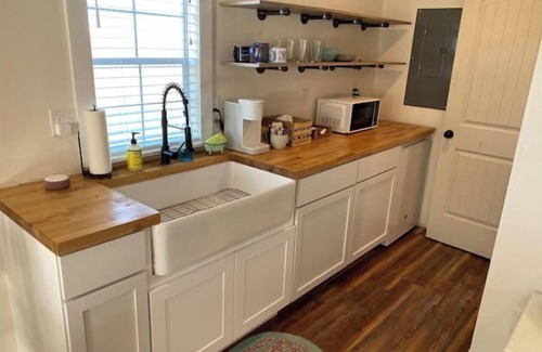Taylor Other | Cheerful 1-bedroom farm getaway!