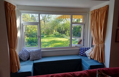 Portesham Cottage | Cheerful 1960s cottage with railway carriage near Jurassic Coast, West Dorset