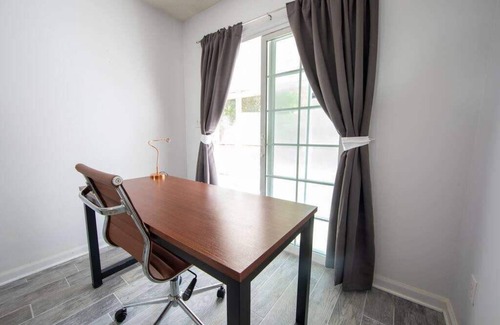 Northwest House | Cheerful 2 Bedroom Home near Virginia Wesleyan