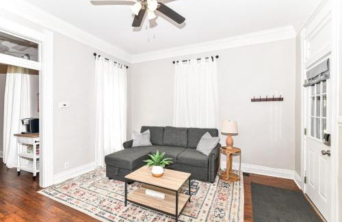 Noblesville House | Cheerful 2-Bedroom Cottage in Downtown Noblesville