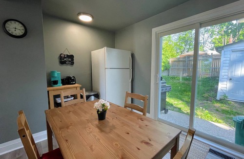Midland Cottage | Cheerful 2-bedroom Cottage in Georgian Bay