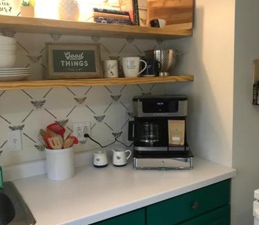 Decatur House | Cheerful 2 Bedroom Cottage on 5th