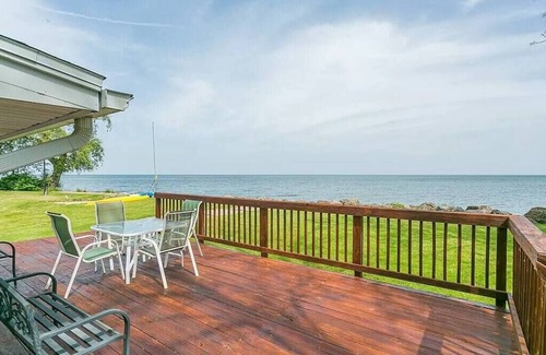 Kent House | Cheerful 2 Bedroom home on Lake Ontario