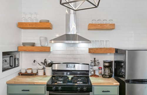 Southwest Garden House | Cheerful 2 Bedroom House on the Hill in St. Louis