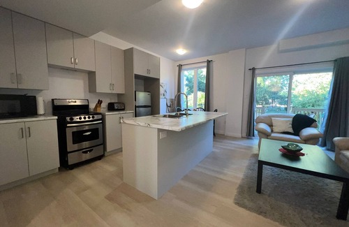 Pelham House | Cheerful 2 bedroom house in a quiet neighborhood.