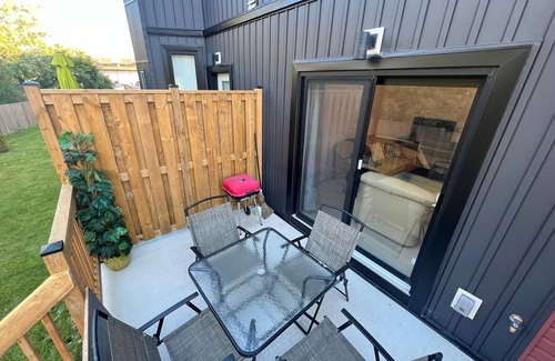 Pelham House | Cheerful 2 bedroom house in a quiet neighborhood.