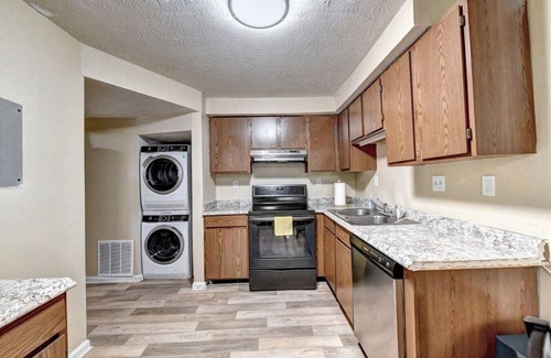 Atlantic Station Area House | Cheerful 2-Bedroom Midtown Home- Sleeps 7