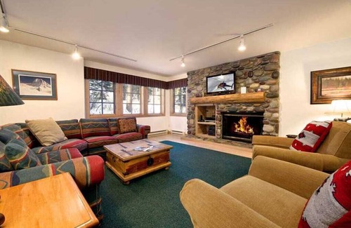 Granite Ridge House | Cheerful 2-bedroom vacation home with hot tub