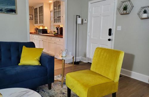 Montgomery House | Cheerful 2 BR Near Colleges, Downtown, Attractions