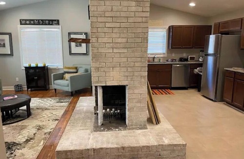 Toddville Road House | Cheerful 3 bed/office home near all things great