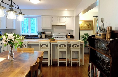 Sheffield House | Cheerful 3-bedroom cottage with woodstove