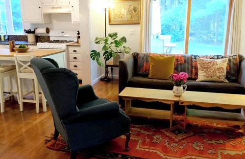 Sheffield House | Cheerful 3-bedroom cottage with woodstove