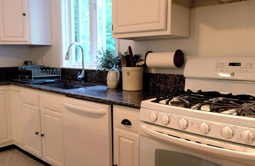 Sheffield House | Cheerful 3-bedroom cottage with woodstove