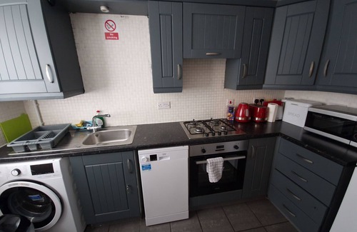 Newark upon Trent House | Cheerful 3 Bedroom house with free parking on site