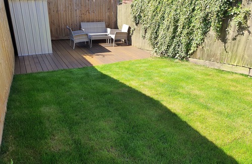 Newark upon Trent House | Cheerful 3 Bedroom house with free parking on site