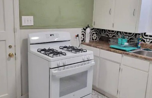 Tokio House | Cheerful, 3 bedroom house, free parking