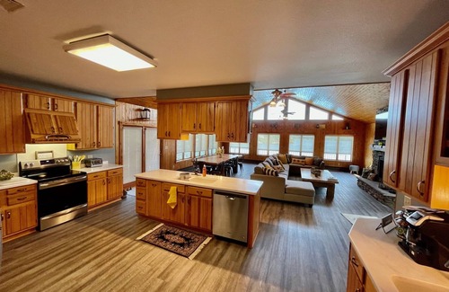 Town of Fowler House | Cheerful 3-Bedroom Lake House