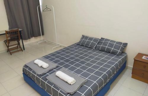 Sungai Puyu House | Cheerful 3-Bedroom Residential Home with Free WIFI