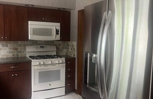 Woodbridge House | Cheerful 3 bedroom house located heart of new jersey.