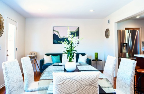 San Tomas House | Cheerful 3BR - Bar, Jacuzzi & Kids Treehouse