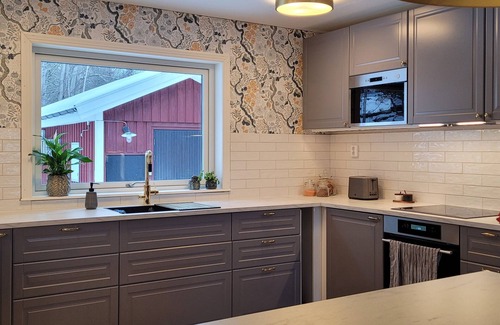 Tumba House | Cheerful 4-bedroom villa with a big cozy garden
