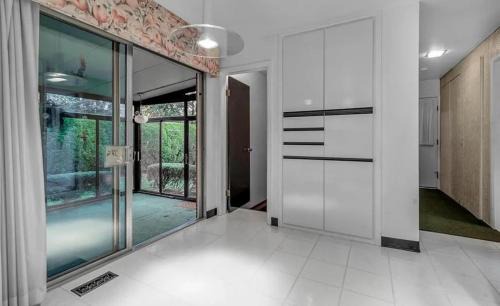 Amherst House | Cheerful 4 bedroom bungalow with indoor fireplace