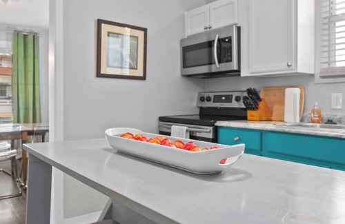 Rosedale House | Cheerful 4 Bedroom Home by KU & 39th St. Shops | 4