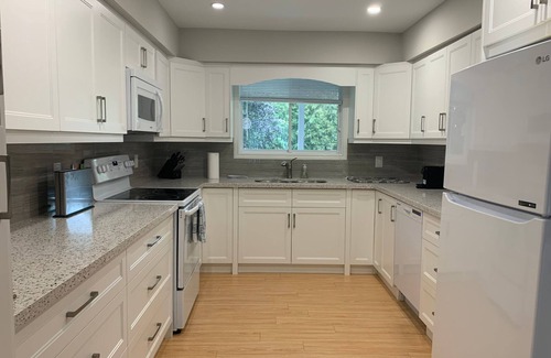 Lagoon City House | Cheerful 4bd waterfront cottage. 1.5h from Toronto