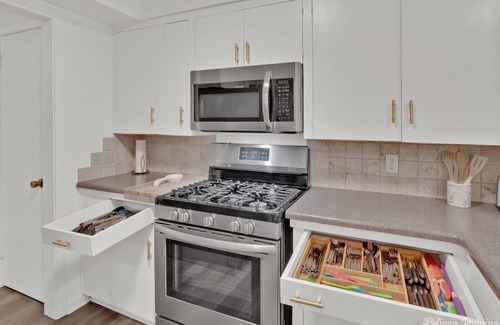 Broadmoor House | Cheerful and chic- newly renovated home 4br/3b