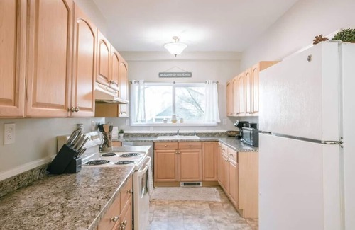 Corvallis House | Cheerful Bungalow in Corvallis