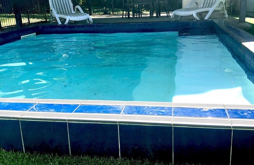Apia House | Cheerful Bungalow with pool!