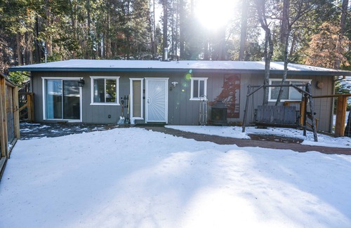 Twain Harte Cabin | Cheerful Cabin near lake & skii resort