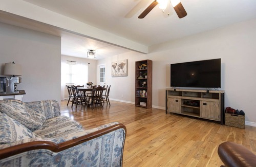 Republic House | Cheerful, Chemical-Free 3-Bedroom Home
