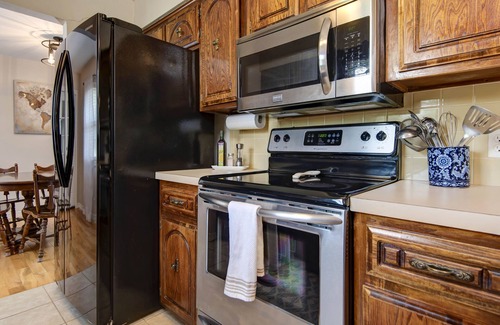 Republic House | Cheerful, Chemical-Free 3-Bedroom Home