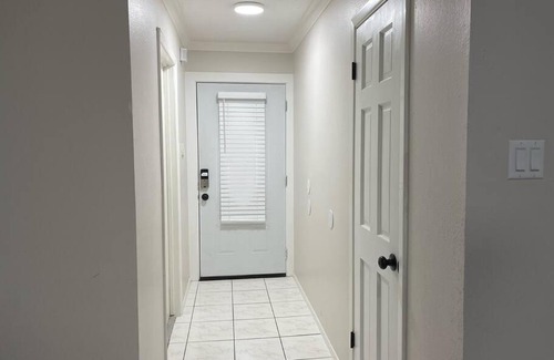 Mission Bend House | Cheerful & Comfy, Fireplace, Backyard, Parking