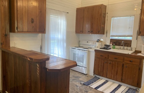 Coolidge Cottage | Cheerful Cottage, full of Southern Charm