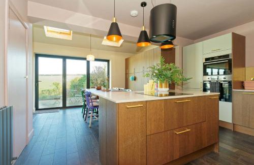 Petham House | Cheerful Family Friendly Cottage Patio with BBQ