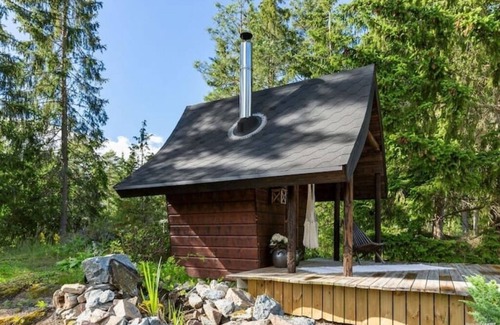 Almunge Cottage | Cheerful house with sauna and bathtub