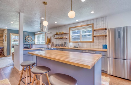Shorepine Village House | Cheerful Modern Beauty with Beach Access in Pacific City!