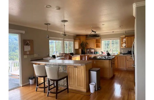 Saratoga Villa | Cheerful, Private, Large Villa with Gorgeous View