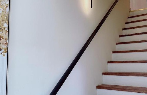 Minden Hills Resort | Cheerful rainforest cottage with free parking
