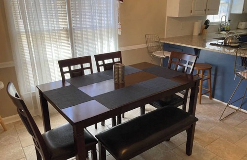 Harbison House | Cheerful & Spacious 3 Bedroom Home