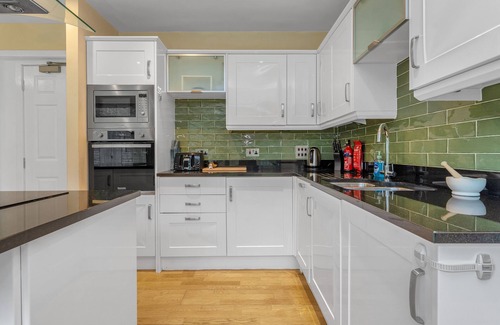 Arrochar Cottage | Cheerful Stays: 4 Bedroom Cottage in Arrochar