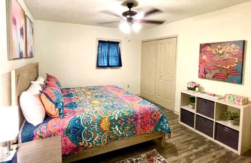 Port Neches House | Cheerful Watercolors in 2BR Cottage