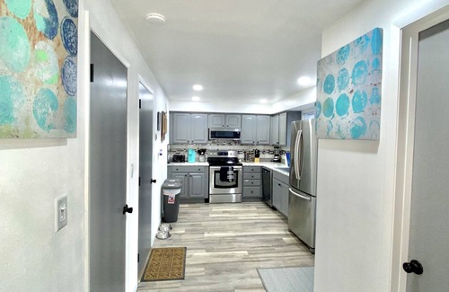 Appleton House | Cheerfully cozy 3BR residential home