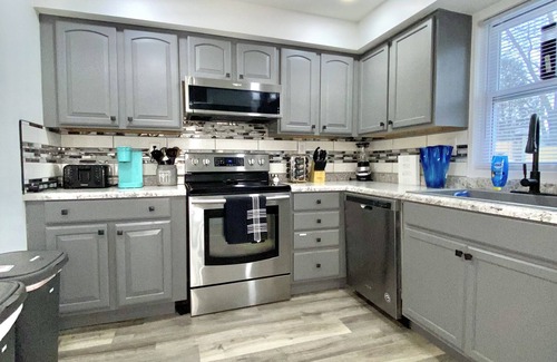 Appleton House | Cheerfully cozy 3BR residential home