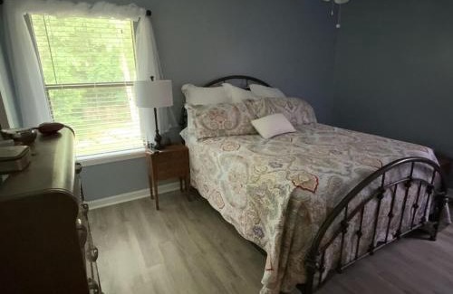 Tallahassee House | Cheers Easy Street Townhouse