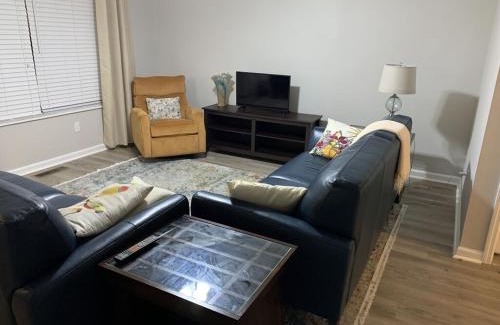 Tallahassee House | Cheers Easy Street Townhouse
