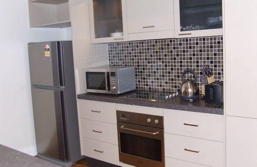 East Tamworth House | Chelmsford Cottage in East, pet friendly wifi sleeps 8